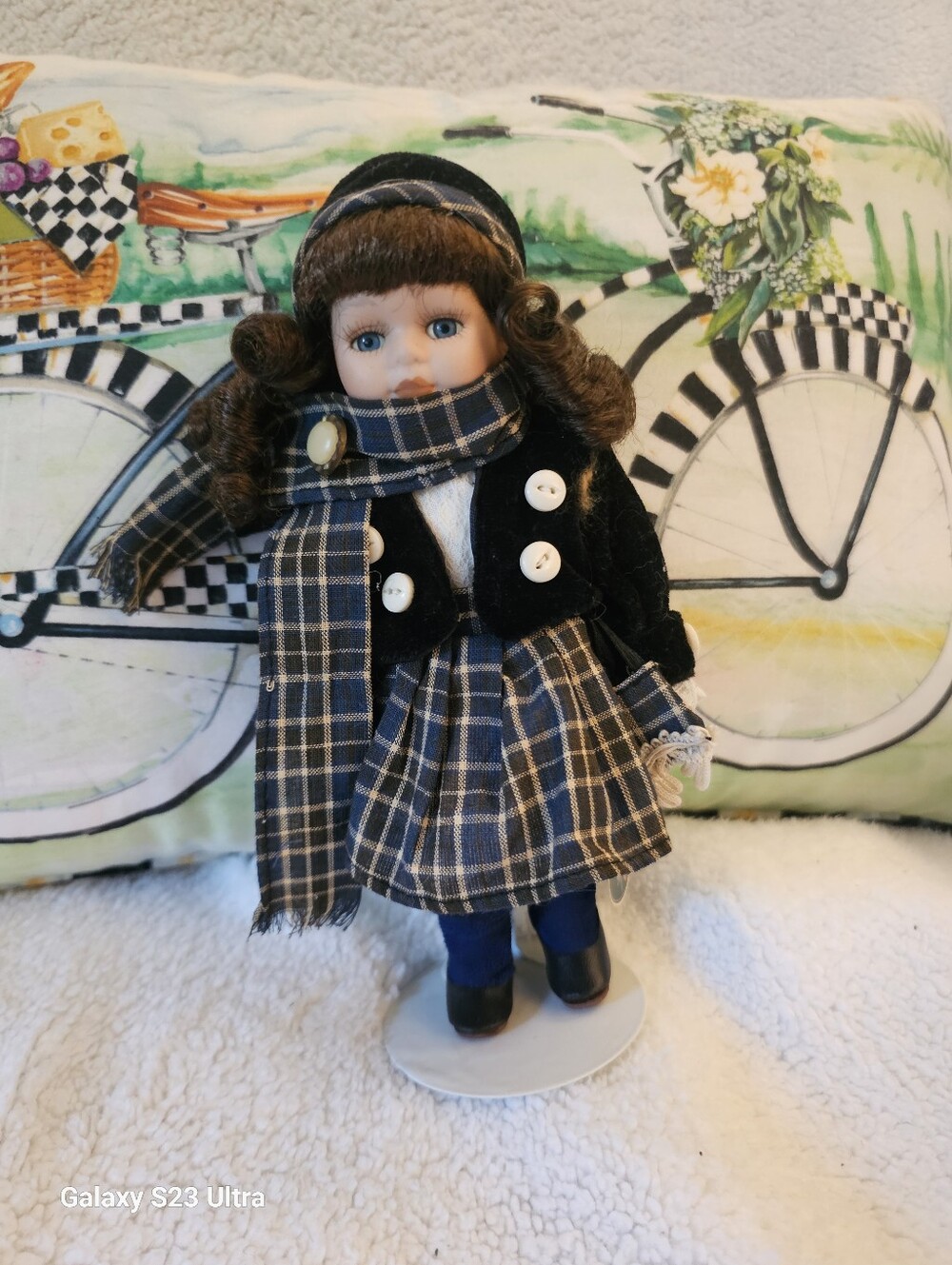 SCOTLAND FASHION DOLL - Picture 15 of 15